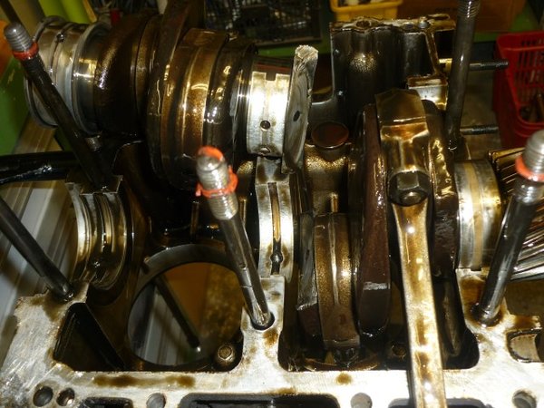 P1210224 (Small).JPG (114.65 KiB) 12704 mal betrachtet Des Übels Wurzel. Von wegen nur ein defektes Pleuellager!!!!