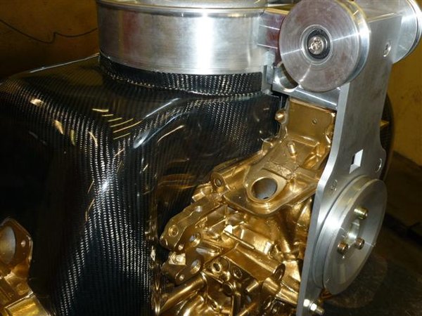 Sichtcarbon auf Pornogoldmotor