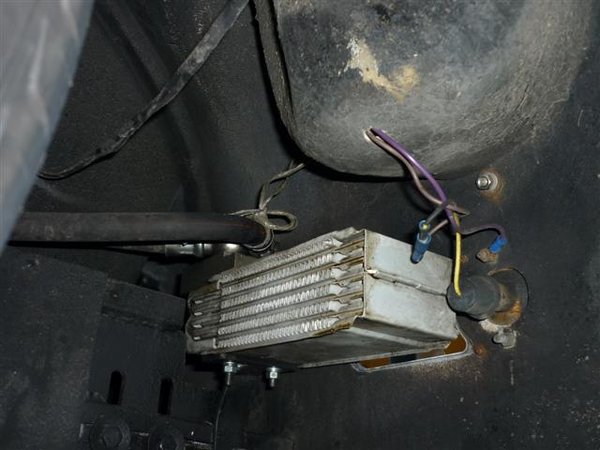 Viel zu kleine Ölkühler für einen 2,1L Motor der im warmen Südfrankreich gescheucht wird.