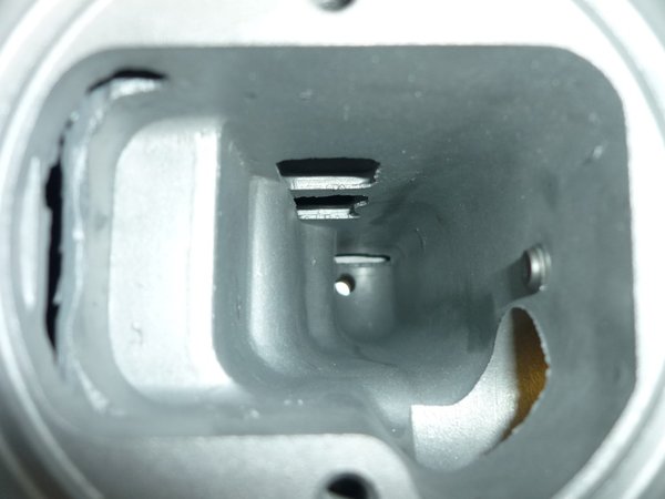 P1090282 (Medium).JPG (100.67 KiB) 8804 mal betrachtet Sauber vorbereitetes Gehäuse bis in die tiefsten Ecken
