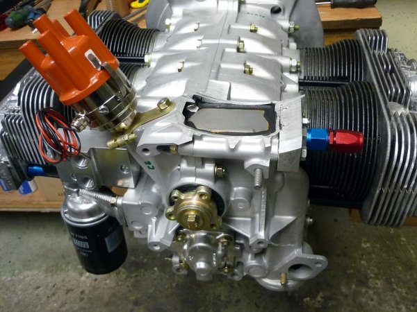 P1090402 (Small).JPG (108.72 KiB) 8773 mal betrachtet Fertig montierter Rumpfmotor inkl. <br />1-2-3 Ignition-Zündverteiler