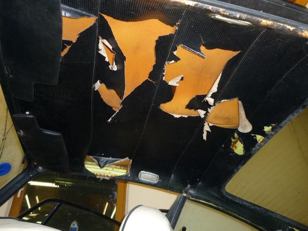 P1090545 (Small).JPG (102.61 KiB) 5101 mal betrachtet Die Kunststoffteile ;-) im Innenraum sind noch auf dem Zerfallsweg und nicht schon wieder beim Neubeginn.