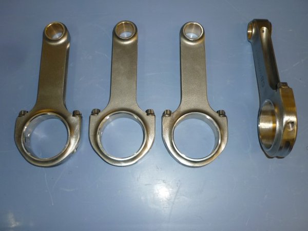 P1110424 (Small).JPG (63.1 KiB) 16933 mal betrachtet Pleuel 5,5" Chevy 22er Bolzenauge, extrem bearbeitet