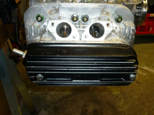 P1110576 (Small).JPG (96.11 KiB) 16569 mal betrachtet Massive geschraubte Aluventildeckel