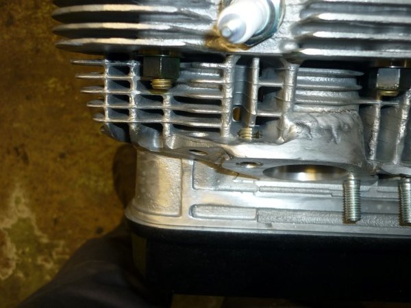 P1110590 (Small).JPG (88.51 KiB) 16917 mal betrachtet Absatz neben der Saugrohrfläche