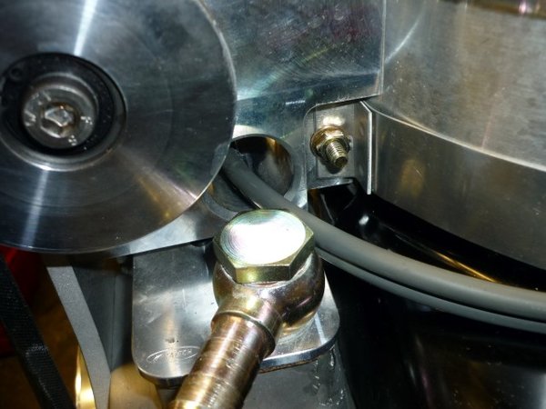 P1110594 (Small).JPG (85.52 KiB) 16569 mal betrachtet Kabeldurchführung