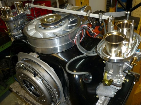 P1110614 (Small).JPG (115.99 KiB) 17719 mal betrachtet Gebläse, Vergaseranlage und Gasgestänge