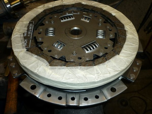 P1110625 (Small).JPG (92.07 KiB) 16914 mal betrachtet Fixierte Druckplatte und Kupplungsscheibe